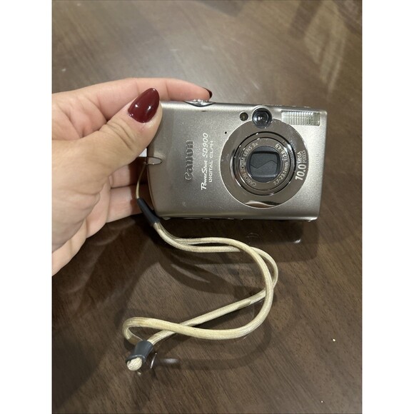 Canon PowerShot SD900 Digital Camera 10MP - Picture 1 of 11